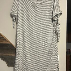 Threadzwear Women's Gray & White Striped Short-Sleeve Tee